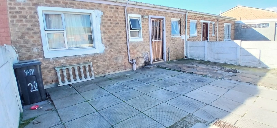 3 Bedroom Property for Sale in Lentegeur Western Cape